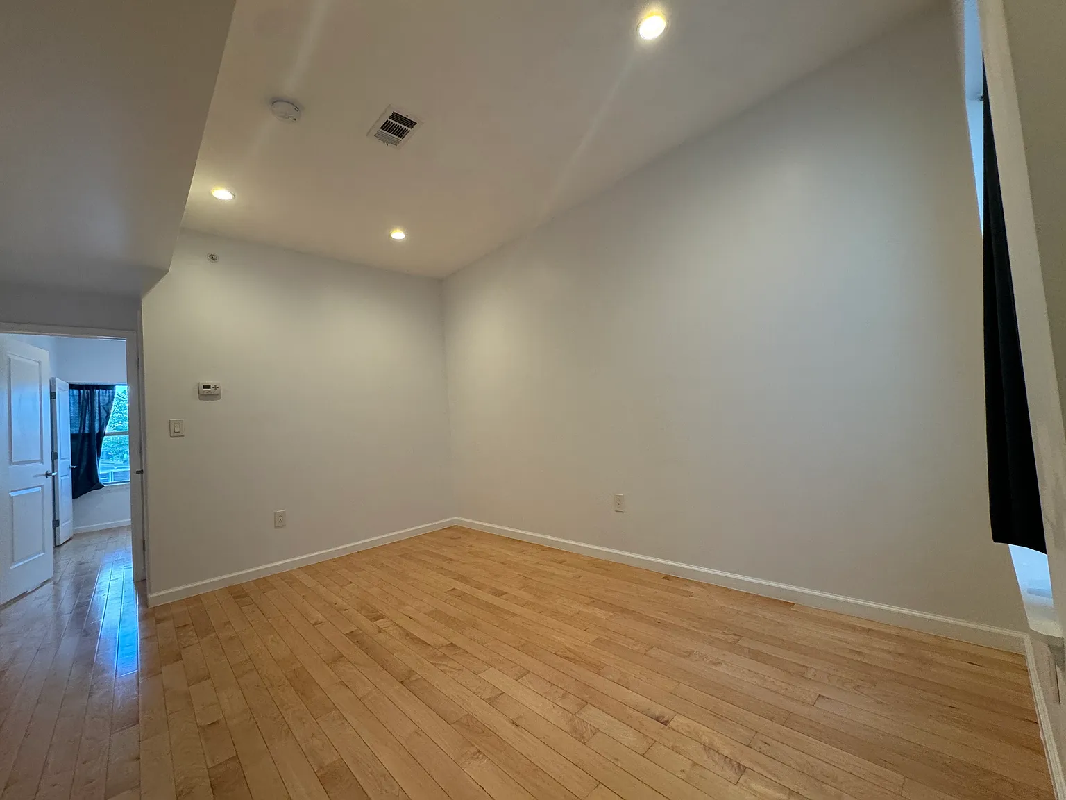 2 bed, 1100 sqft, $1,900 — Photo 1
