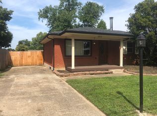 6916 Ledgerock Rd, Louisville, KY 40219