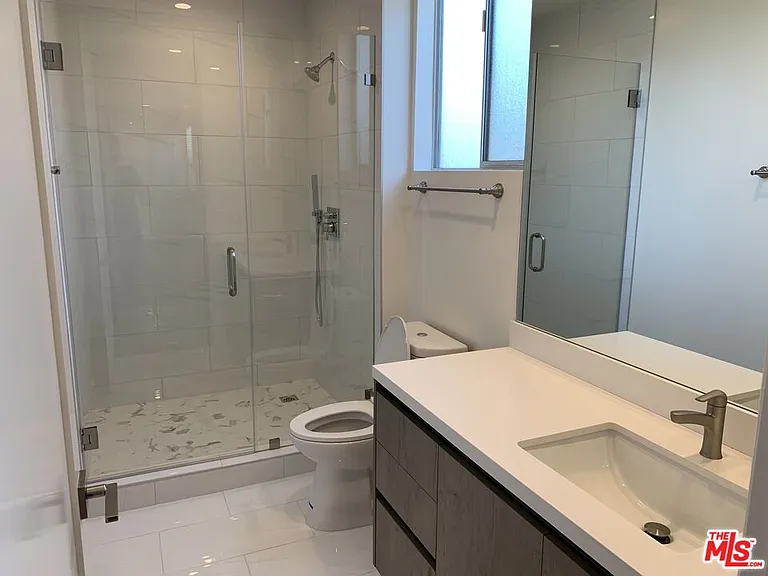 1721 Granville Ave #2 — Photo 14