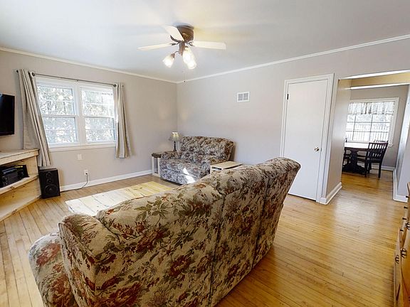 5th image of 203 N Van Buren St