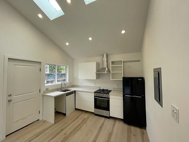 1st image of 2043 Warburton Ave