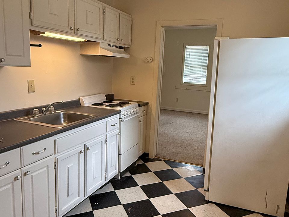 2nd image of 26 Pleasant St