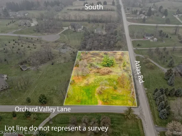 9338 Orchard Valley Ln, Davison, MI 48423