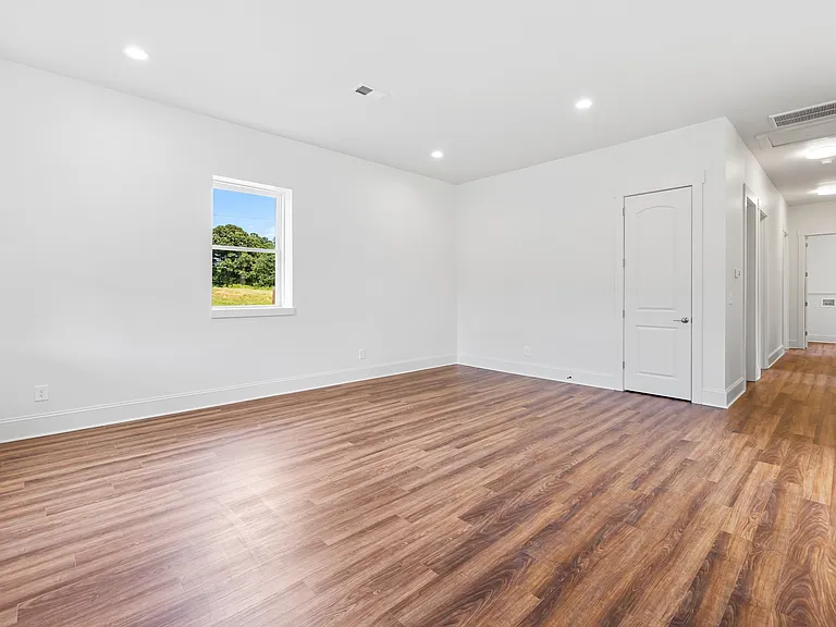2540 Penninger Cir — Photo 8