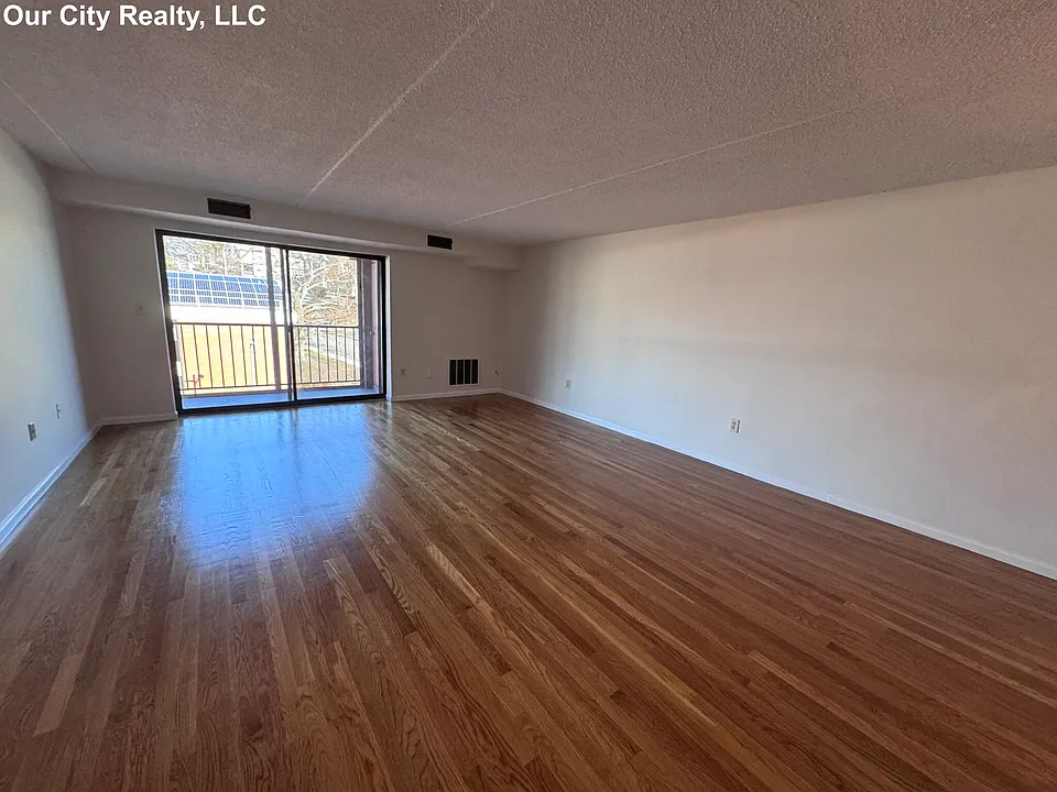 100 High St #710