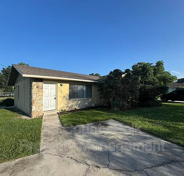 204 Leelon Rd — Photo 2