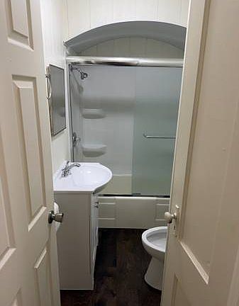 4th image of 3026 E Michigan St