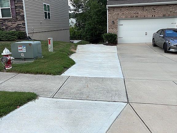 2nd image of 152 Alden Oaks St