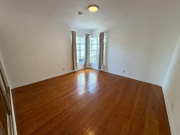 633 Midvale Ave #3 — Photo 11