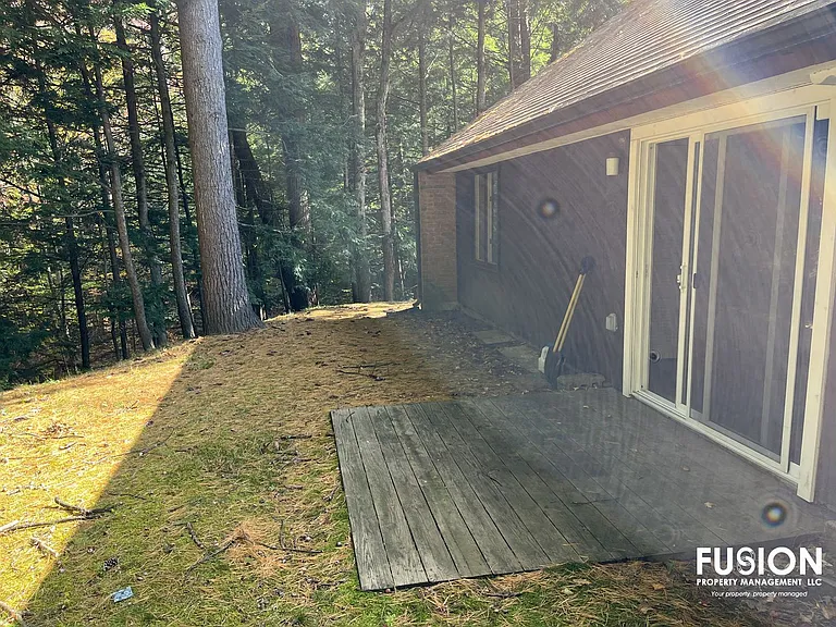 8 Cedar Gln N #1 — Photo 21