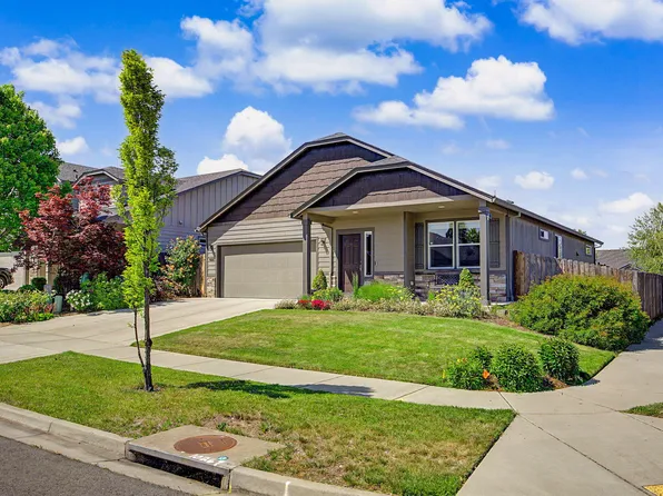 1487 Flower St, Medford, OR 97504