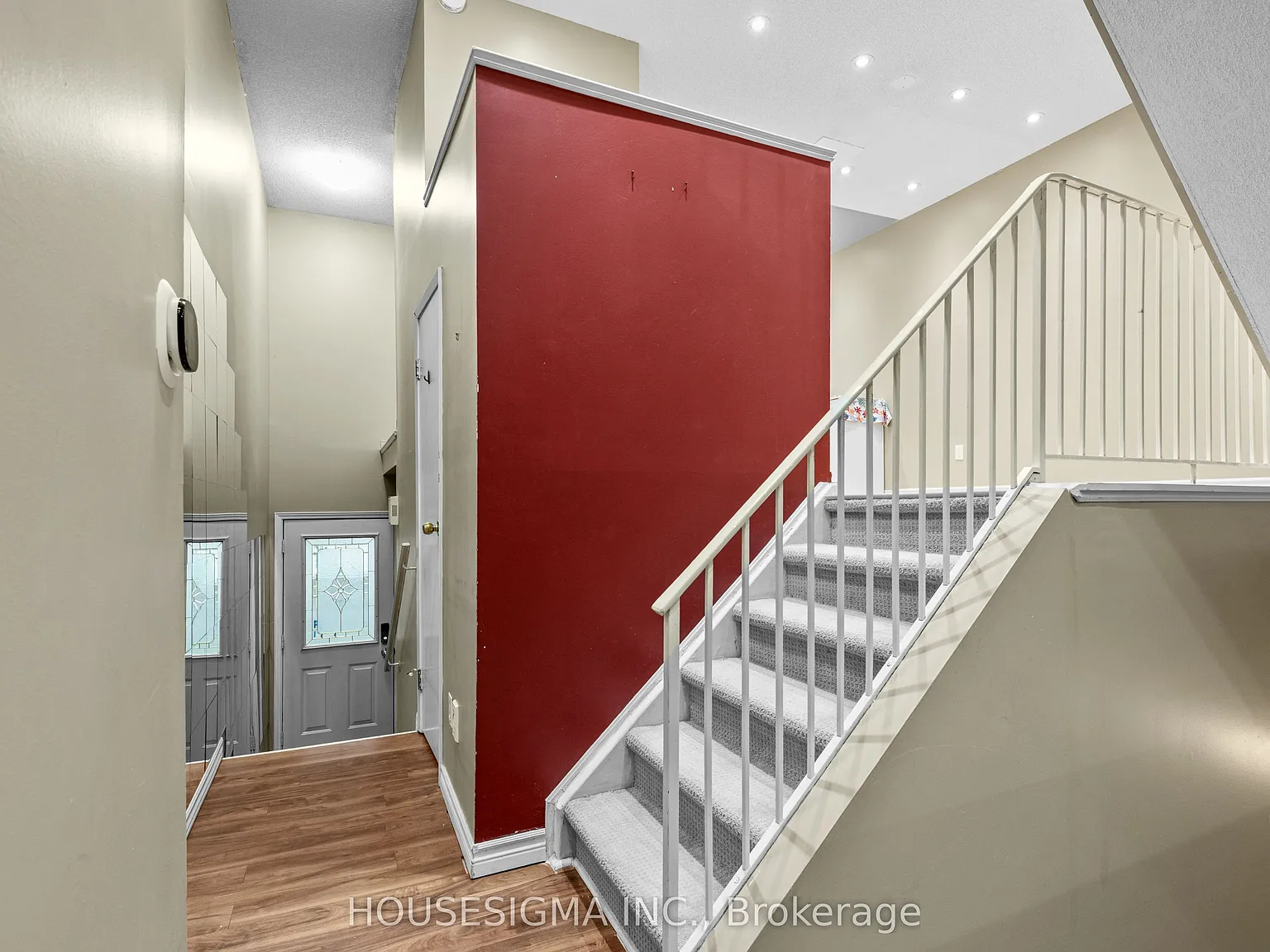 589 Beechwood Dr — Photo 3