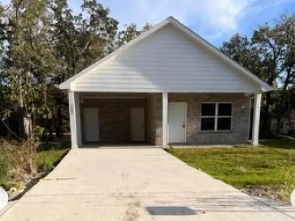 1004 Woodland Dr, West Tawakoni, TX 75474