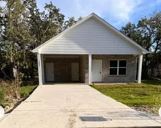 1004 Woodland Dr Photo 1
