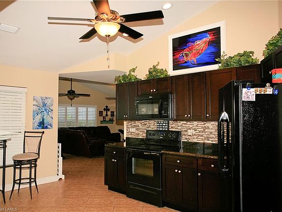4th image of 405 SW 35th St