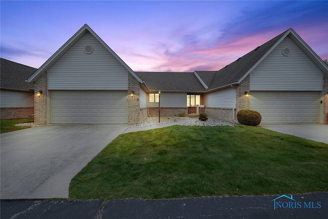 4237 Townhouse Dr E, Oregon, OH 43616 Zillow