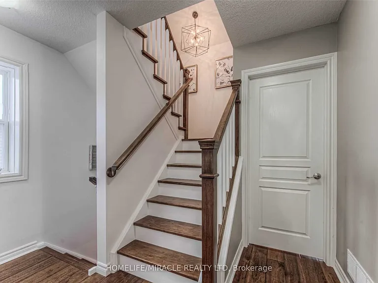 77 Laughland Ln #UPPER — Photo 18