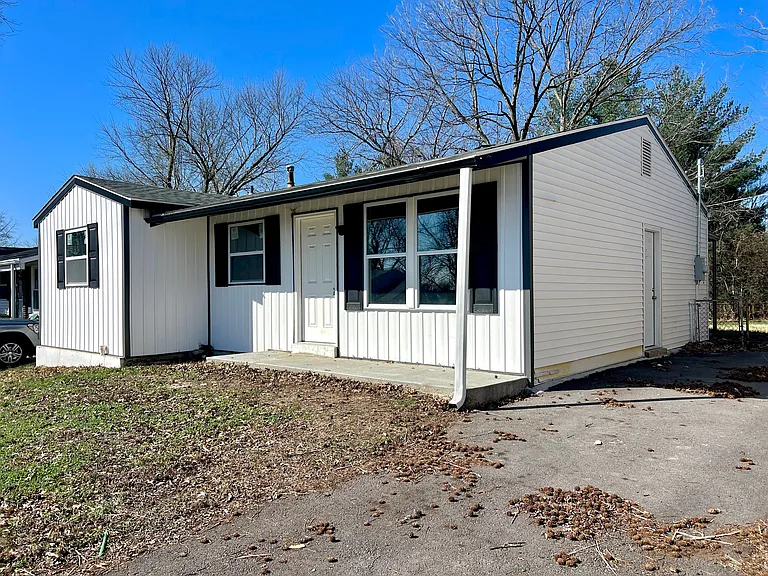 10525 Castle Dr — Photo 2