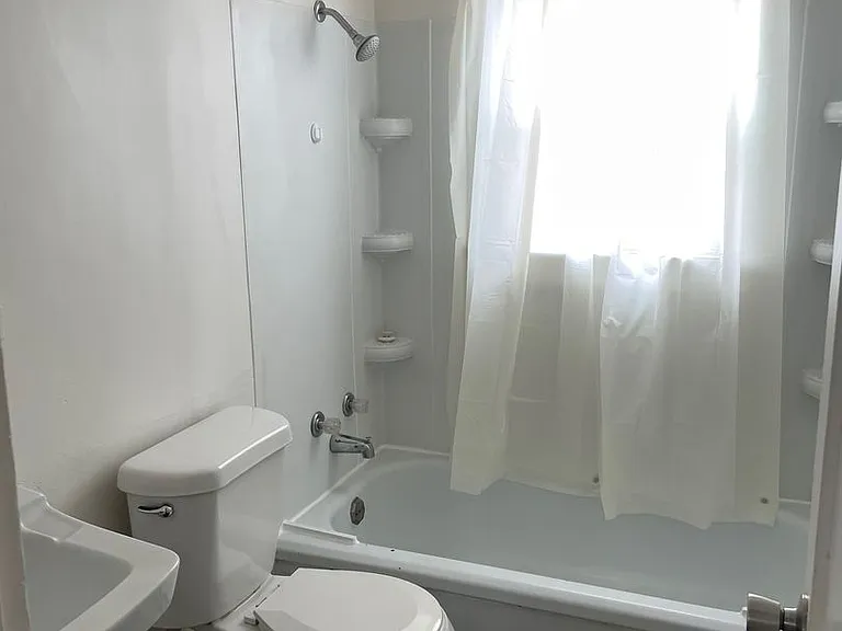 1510 Sloan St — Photo 5