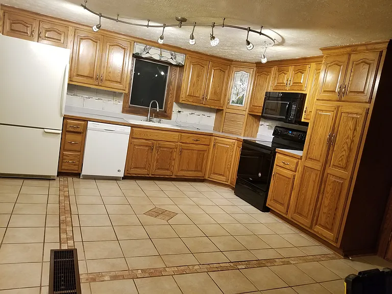 230 Brookwood Ave — Photo 10