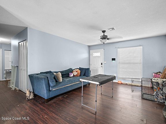 3rd image of 790 Bianca Dr NE