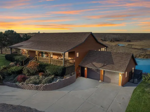 42720 746th Rd, Elwood, NE 68937