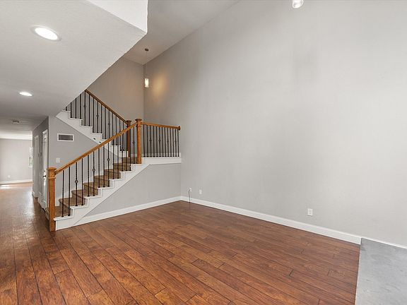 4th image of 207 E Harwood Rd APT 10