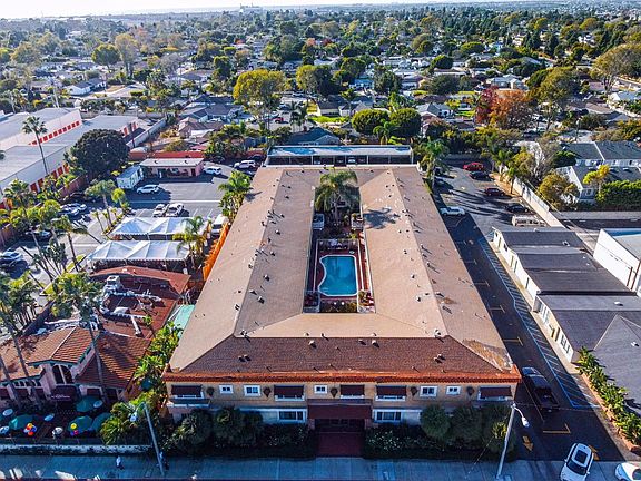 3rd image of 2115 Placentia Ave APT 23