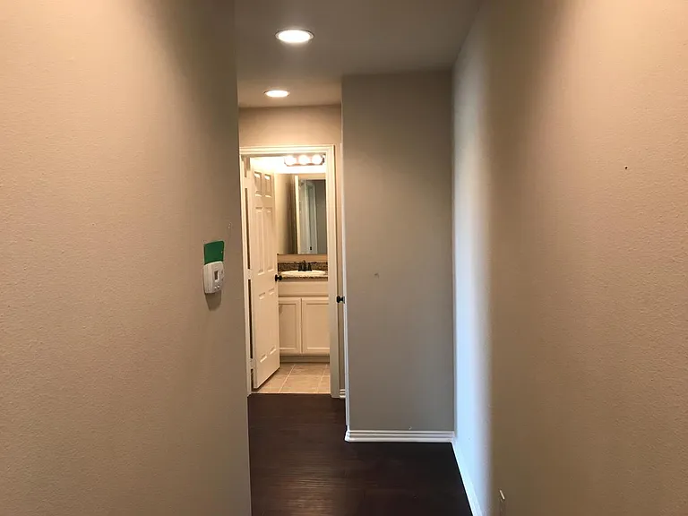 passage to the bedrooms