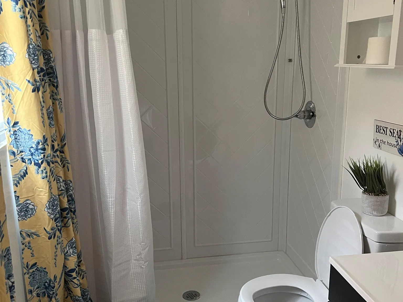 4 bed, 2.0 bath, 1415 sqft, $1,252 — Photo 2