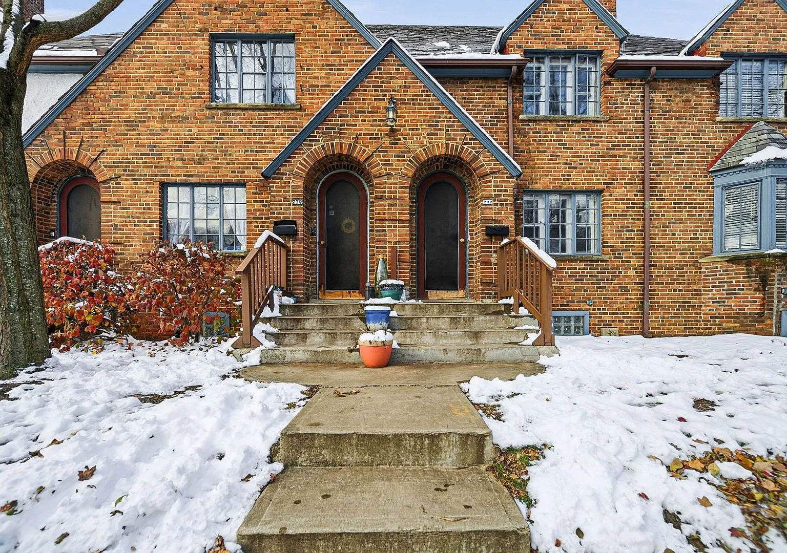 2 Bedroom, 2 Bath Townhome located directly across from Franklin Park Conservatory — Photo 1