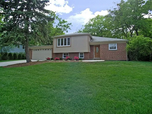 902 Bittersweet Dr photo 1