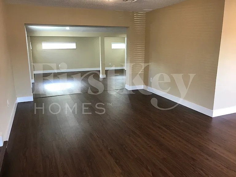 1420 NW 176th Ter — Photo 3