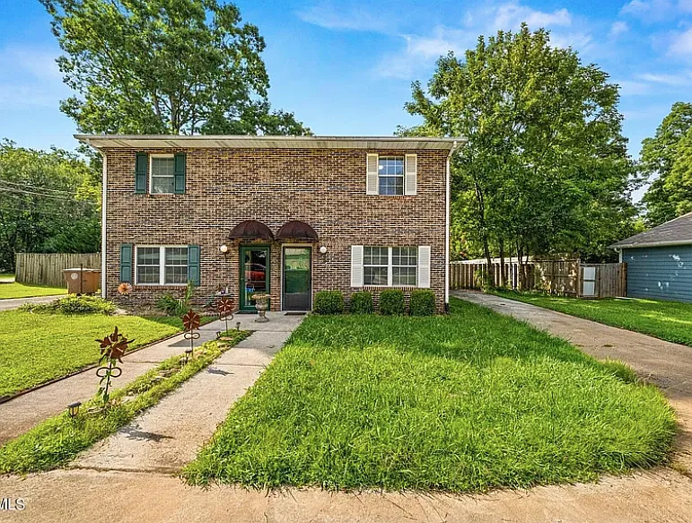 2 bed, 1.5 bath, 1036 sqft, $1,870 — Photo 2