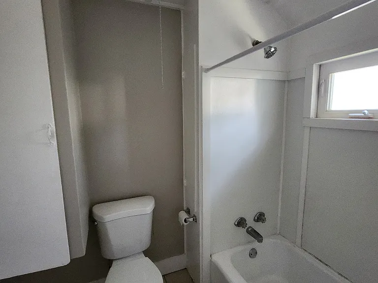 12 Heaton St #A — Photo 8