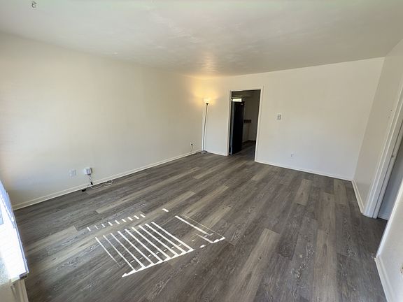 2nd image of 517 Royal Crest Dr