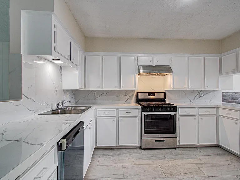 8820 Bissonnet St — Photo 2