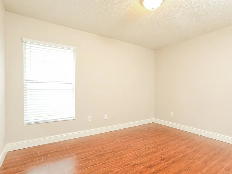 813 Shell Ln — Photo 14