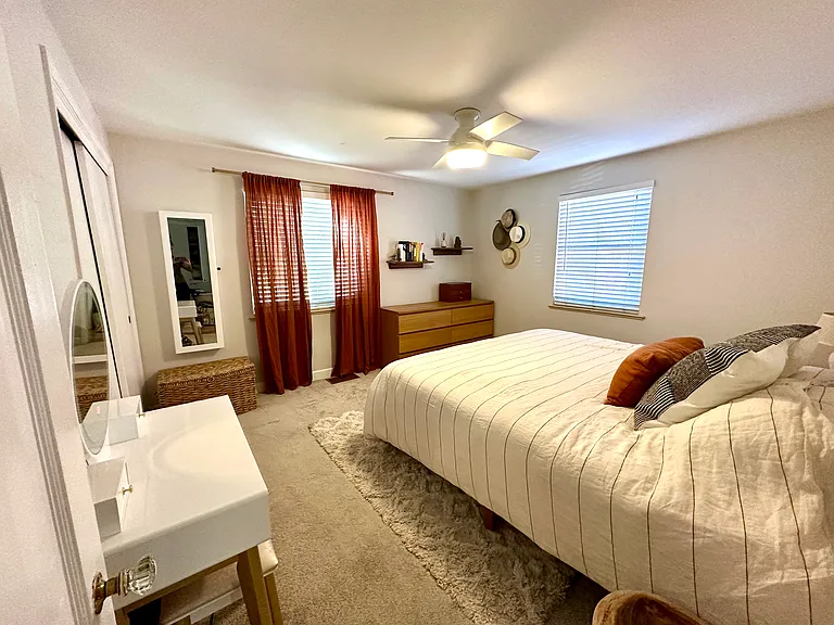 Master bedroom 13x12 ft