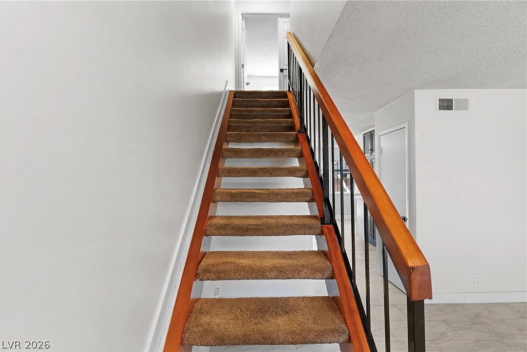 3 bed, 2.0 bath, 1235 sqft, $1,850 — Photo 3