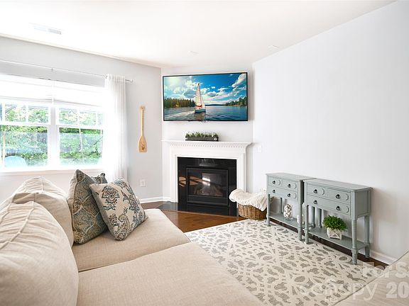4th image of 104 Burlingame Ct Unit B
