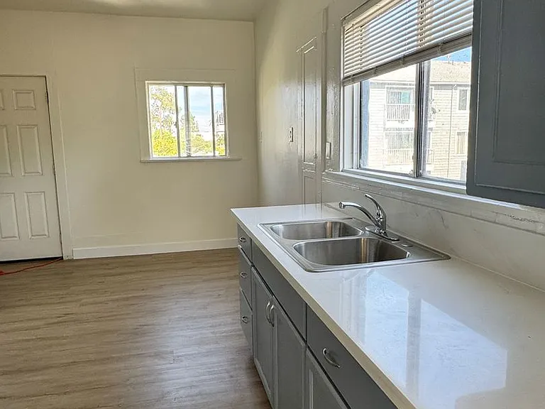 620-626 Walnut Ave. — Photo 4