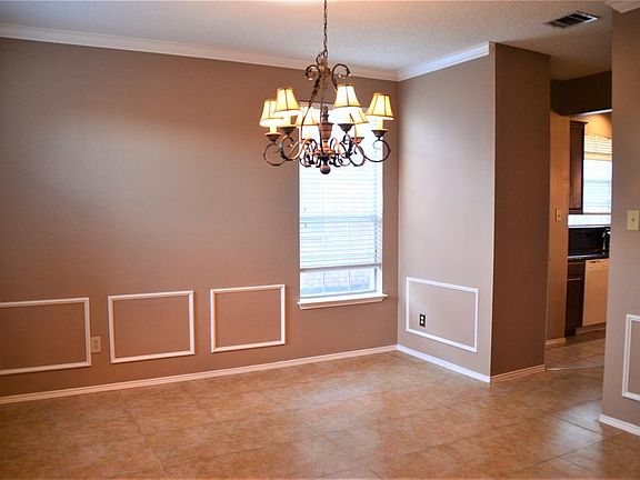 3rd image of 1003 Pin Oak Ln