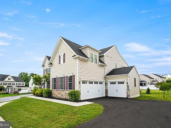 2nd image of 708 Stonecliffe Rd