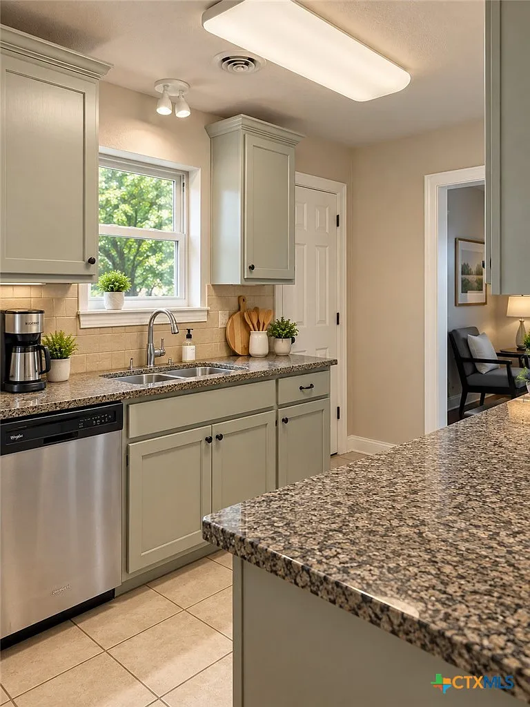 3 bed, 2.0 bath, 1238 sqft, $1,750 — Photo 3