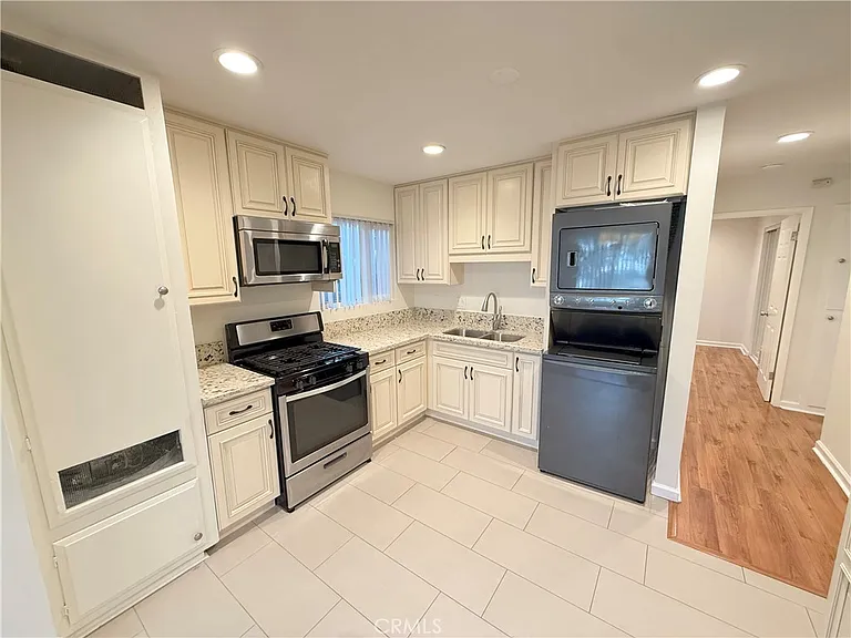 903 N Orange Grove Blvd #1 — Photo 5