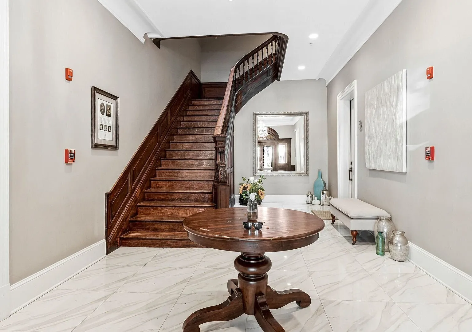 Charming 1BR Top-Floor Condo in Historic Mount Pleasant with Garden & Beautiful Views — Photo 3