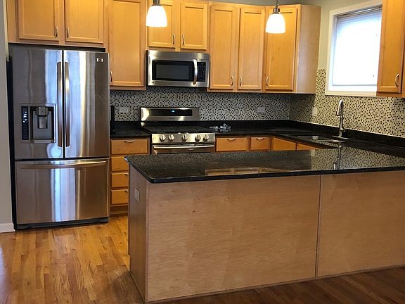 3rd image of 1610 W Grand Ave APT 3C
