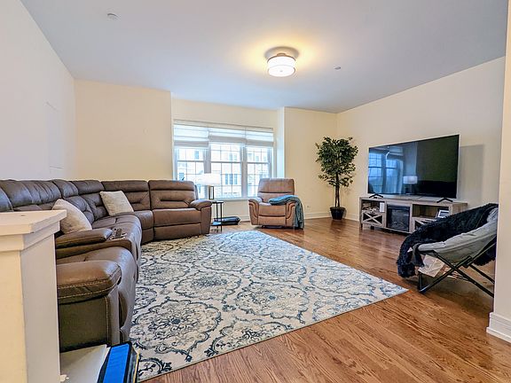 3rd image of 2603 Chelsey St #1