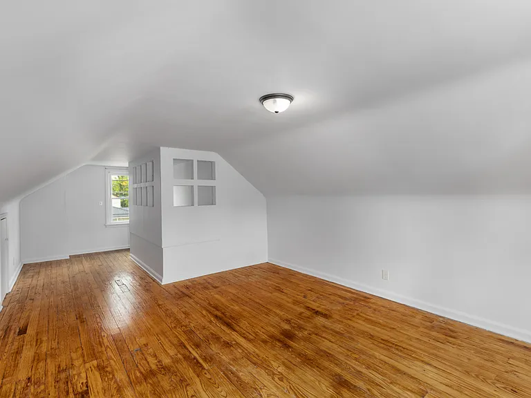 1101 15th St NE — Photo 2